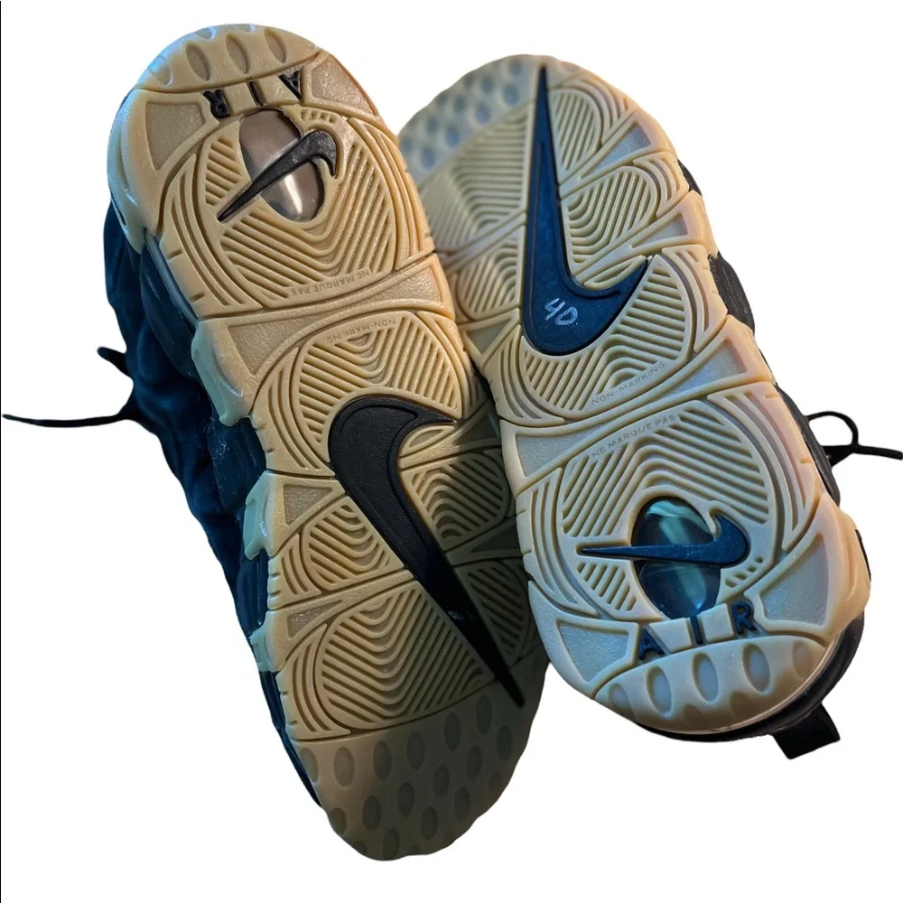 Nike Air Money sneakers. Size 6 youth